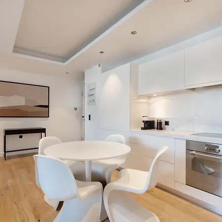 Notch In Kolonaki Apartment